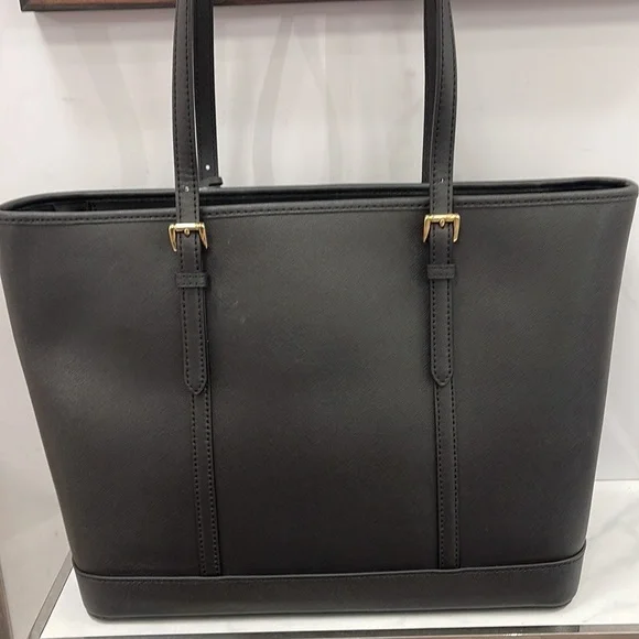 MICHAEL KORS
Jet Set Travel Large Top Zip Shoulder Tote Saffiano Leather
Black - Picture 9 of 16